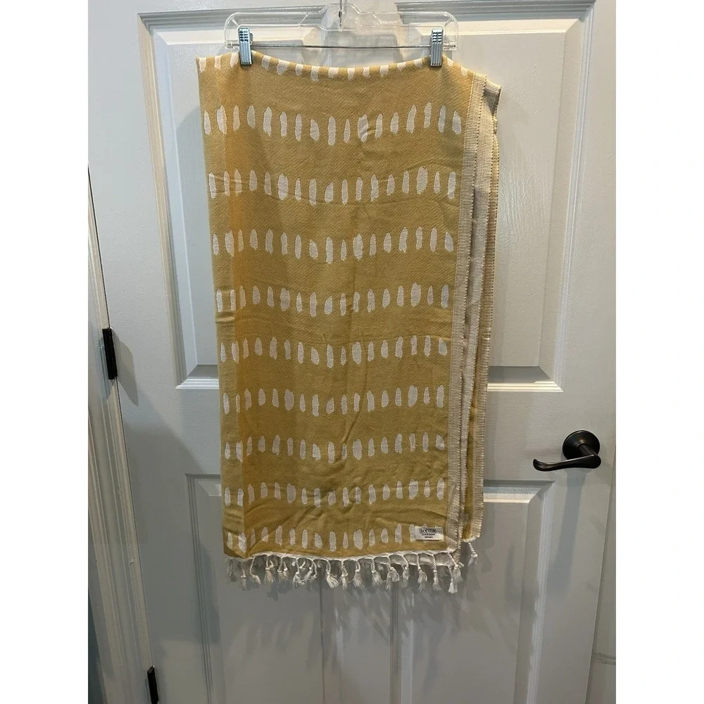 Authentic Turkish peshtemal towel/throw from the brand Teema Towel 63x36